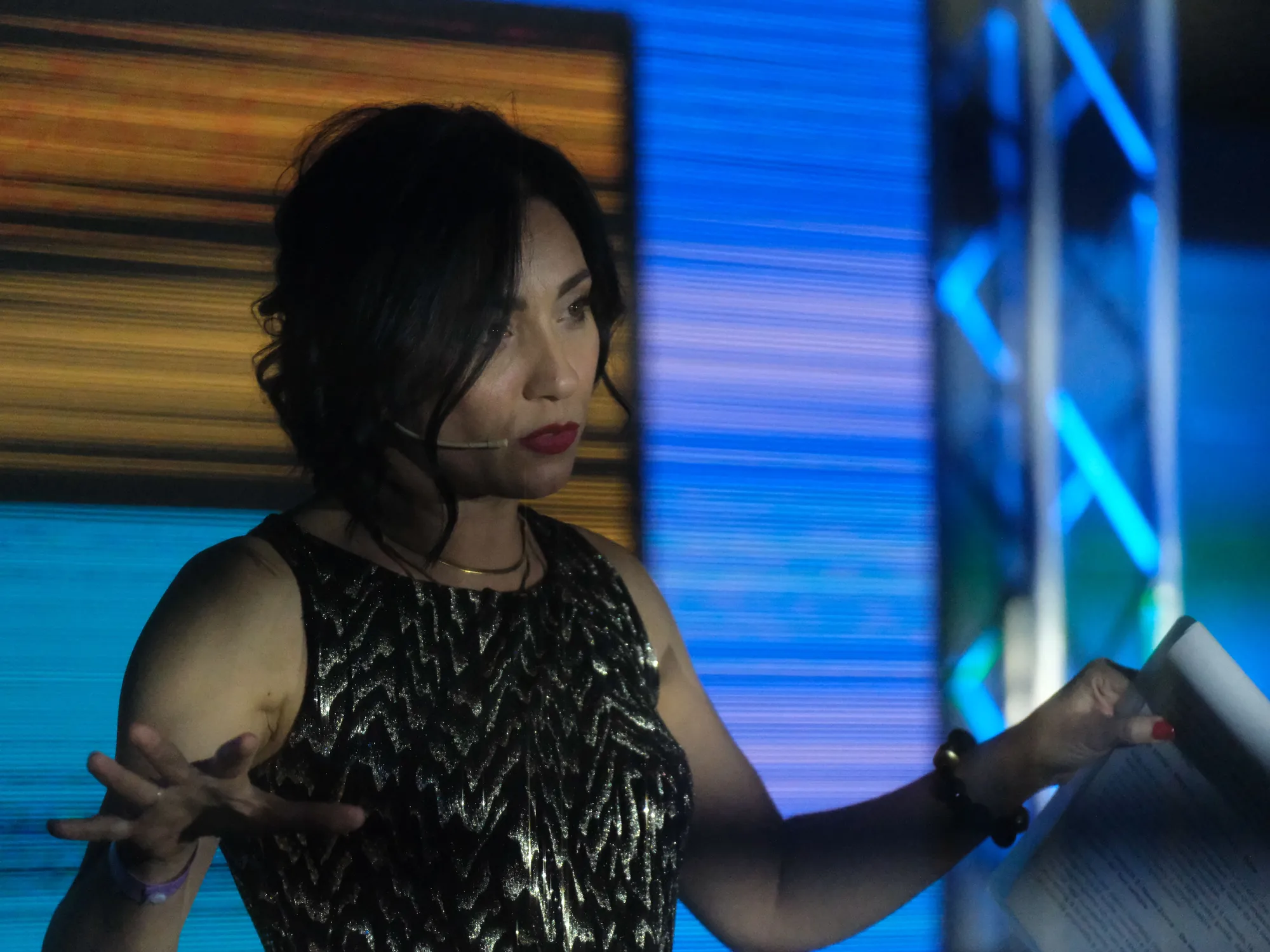Primo piano di Alessia Preda mentre parla a B2Big Live